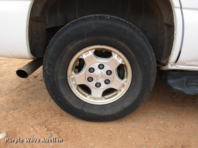 image for item DF7903 2004 Chevrolet Tahoe SUV