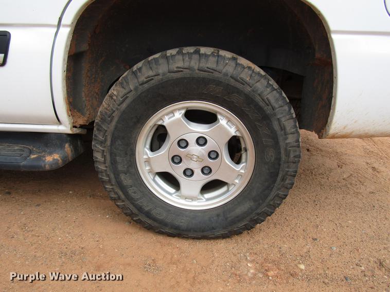 image for item DF7903 2004 Chevrolet Tahoe SUV