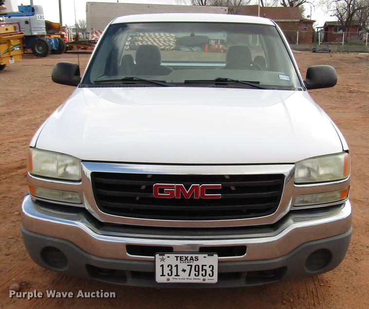 image for item DF7905 2003 GMC Sierra 1500 pickup truck