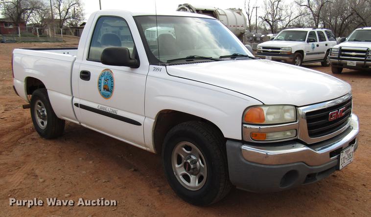image for item DF7905 2003 GMC Sierra 1500 pickup truck