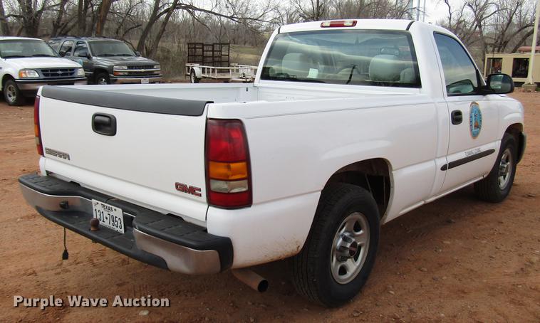 image for item DF7905 2003 GMC Sierra 1500 pickup truck