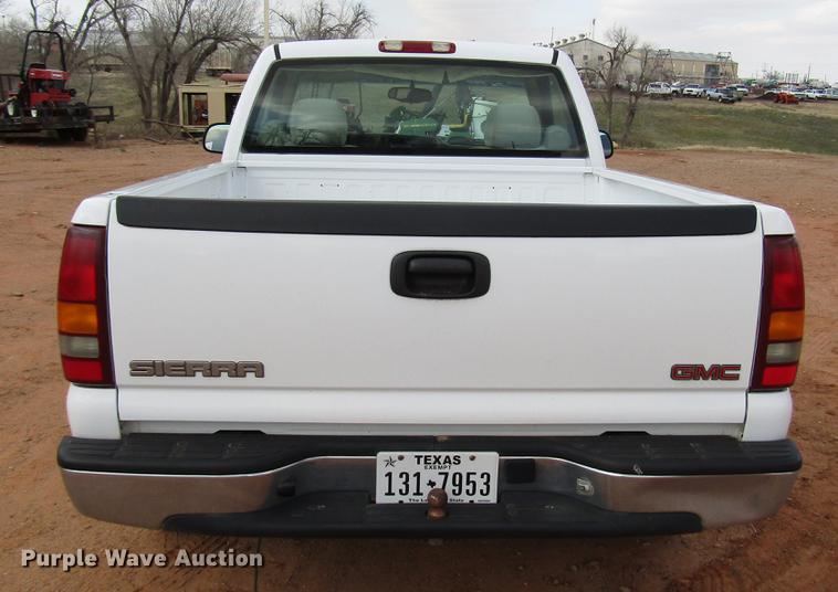image for item DF7905 2003 GMC Sierra 1500 pickup truck