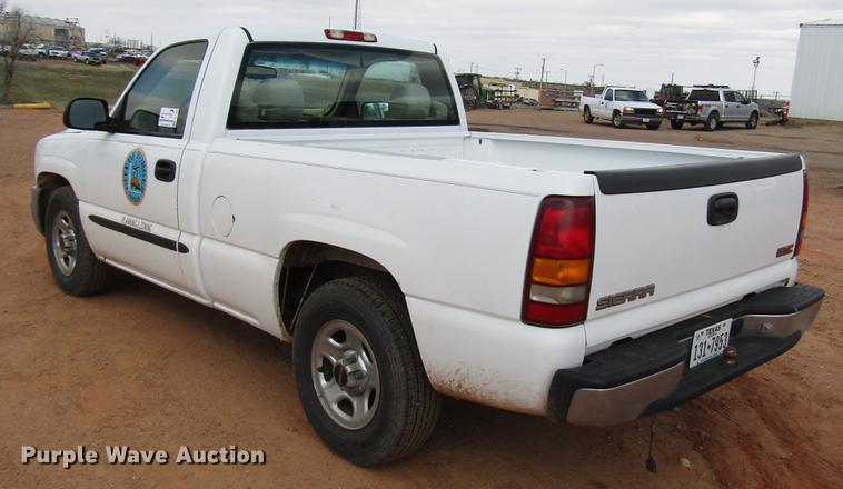 image for item DF7905 2003 GMC Sierra 1500 pickup truck