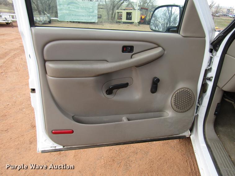 image for item DF7905 2003 GMC Sierra 1500 pickup truck