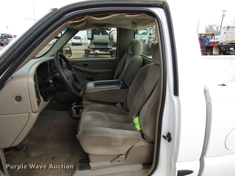 image for item DF7905 2003 GMC Sierra 1500 pickup truck