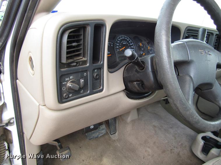 image for item DF7905 2003 GMC Sierra 1500 pickup truck
