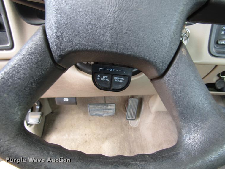 image for item DF7905 2003 GMC Sierra 1500 pickup truck