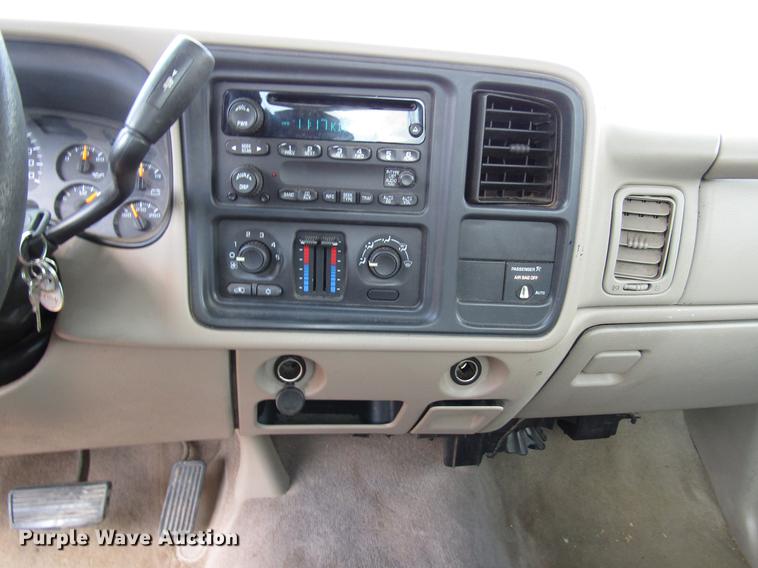 image for item DF7905 2003 GMC Sierra 1500 pickup truck