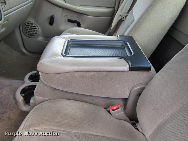 image for item DF7905 2003 GMC Sierra 1500 pickup truck