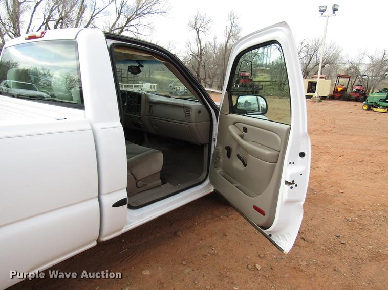 image for item DF7905 2003 GMC Sierra 1500 pickup truck