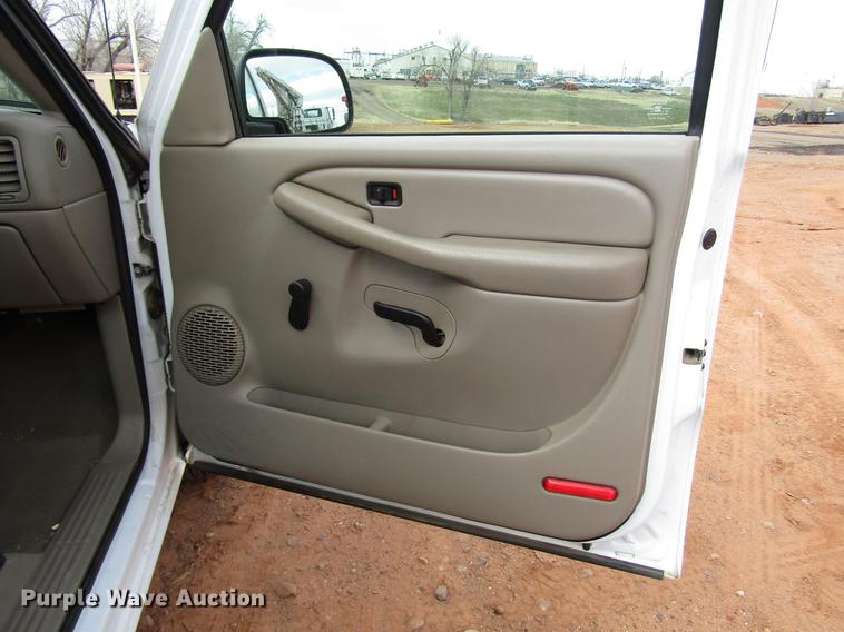 image for item DF7905 2003 GMC Sierra 1500 pickup truck