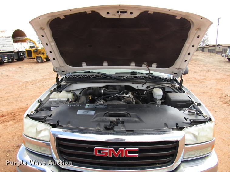 image for item DF7905 2003 GMC Sierra 1500 pickup truck