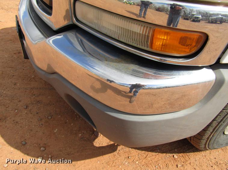 image for item DF7905 2003 GMC Sierra 1500 pickup truck