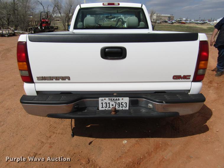 image for item DF7905 2003 GMC Sierra 1500 pickup truck