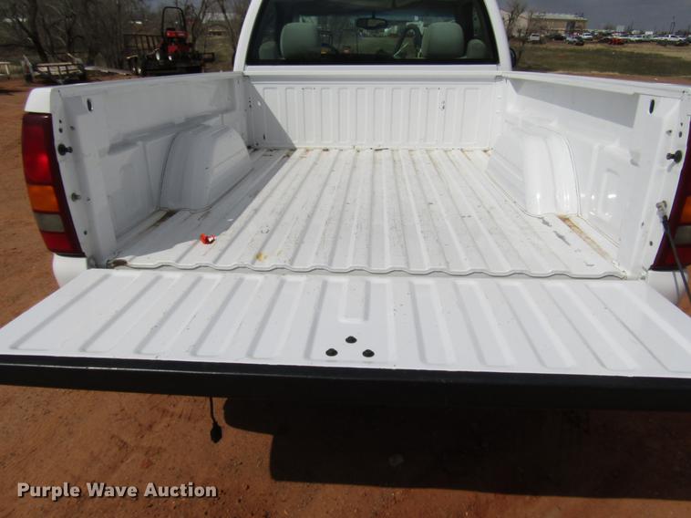 image for item DF7905 2003 GMC Sierra 1500 pickup truck