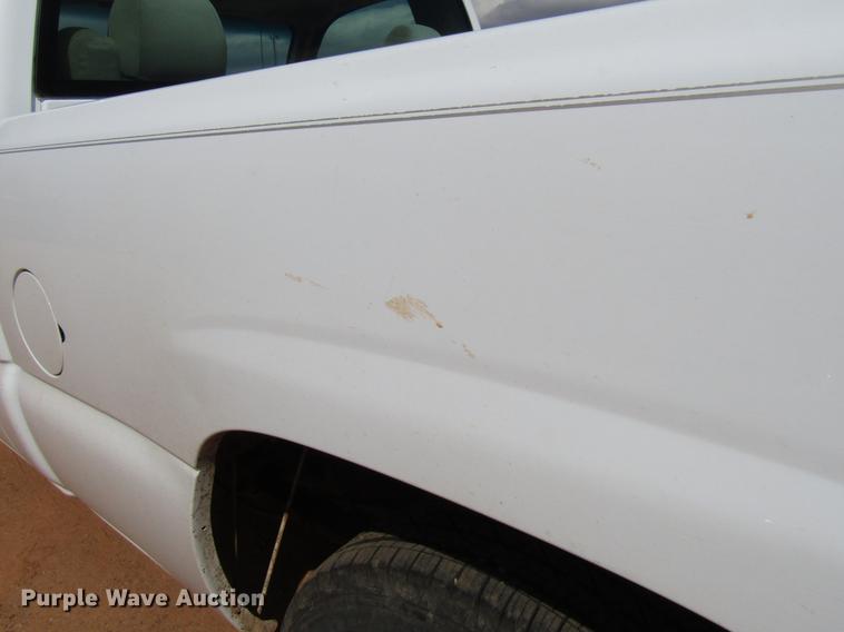 image for item DF7905 2003 GMC Sierra 1500 pickup truck