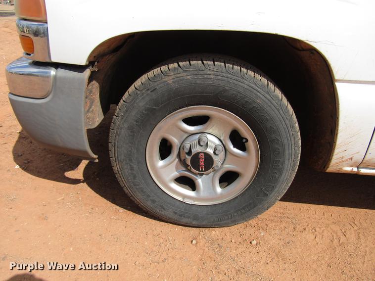 image for item DF7905 2003 GMC Sierra 1500 pickup truck