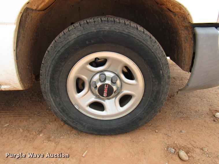 image for item DF7905 2003 GMC Sierra 1500 pickup truck