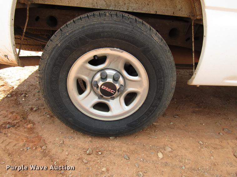 image for item DF7905 2003 GMC Sierra 1500 pickup truck