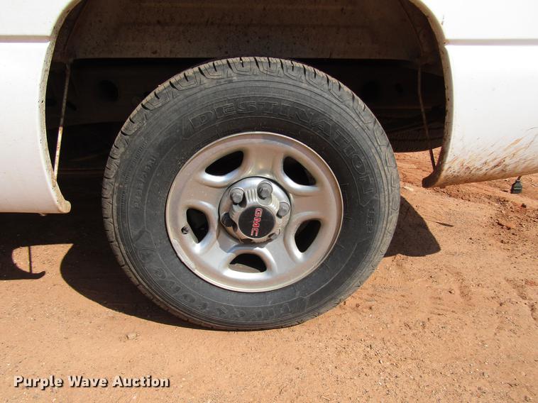 image for item DF7905 2003 GMC Sierra 1500 pickup truck