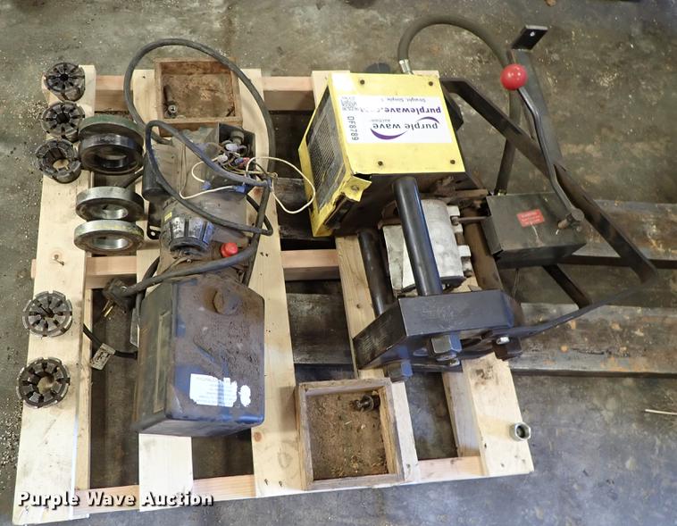 image for item DF8789 Weatherhead T420 hydraulic hose crimper