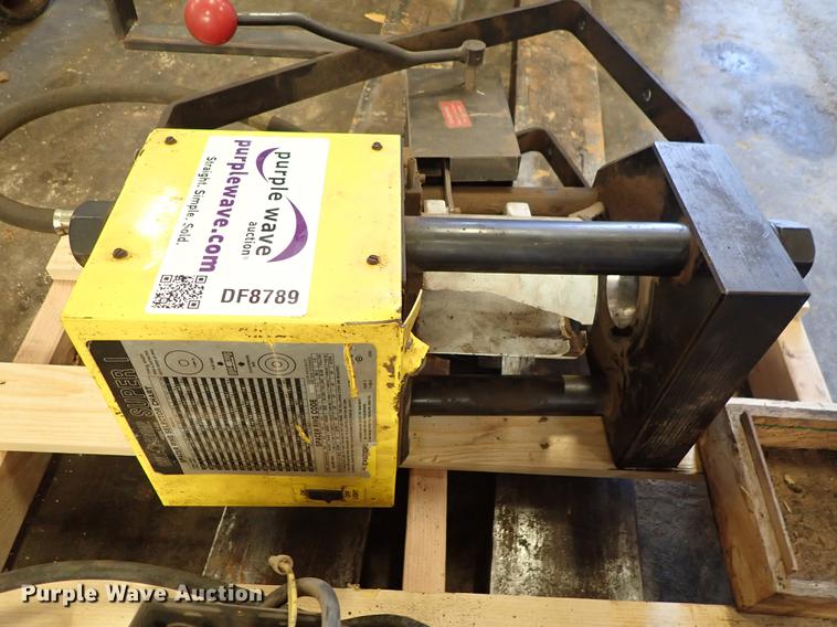image for item DF8789 Weatherhead T420 hydraulic hose crimper
