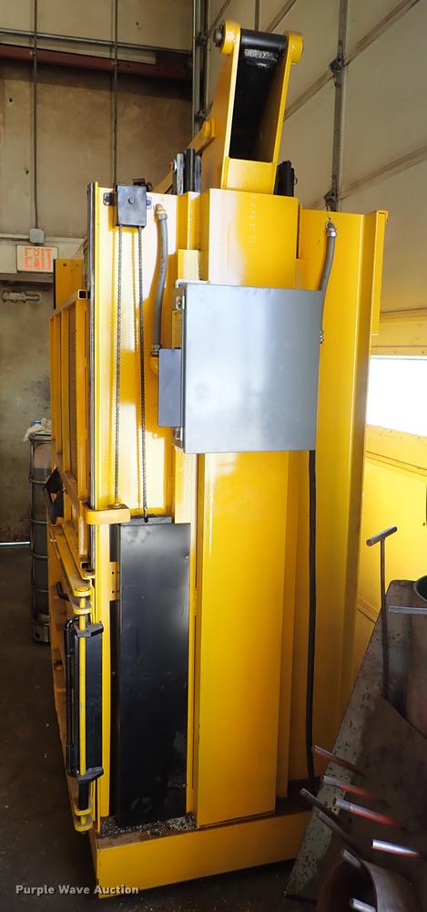 image for item DF8790 Ver-Tech M60 cardboard baler