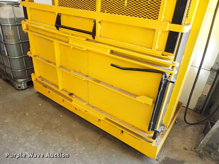 image for item DF8790 Ver-Tech M60 cardboard baler