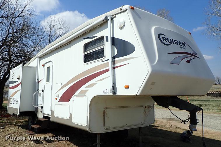 image for item DF8852 2005 Cross Roads Cruiser camper