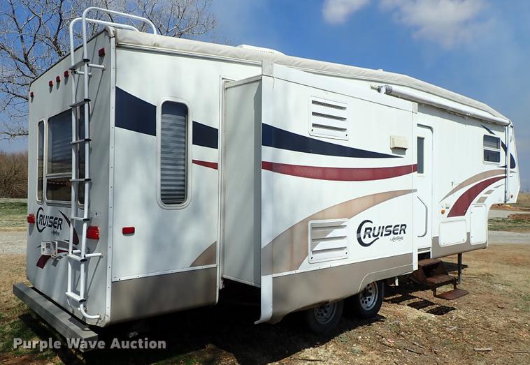 image for item DF8852 2005 Cross Roads Cruiser camper