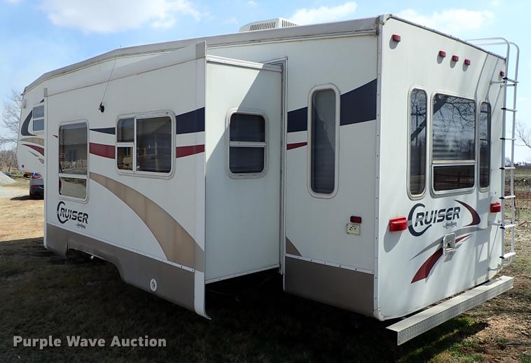 image for item DF8852 2005 Cross Roads Cruiser camper