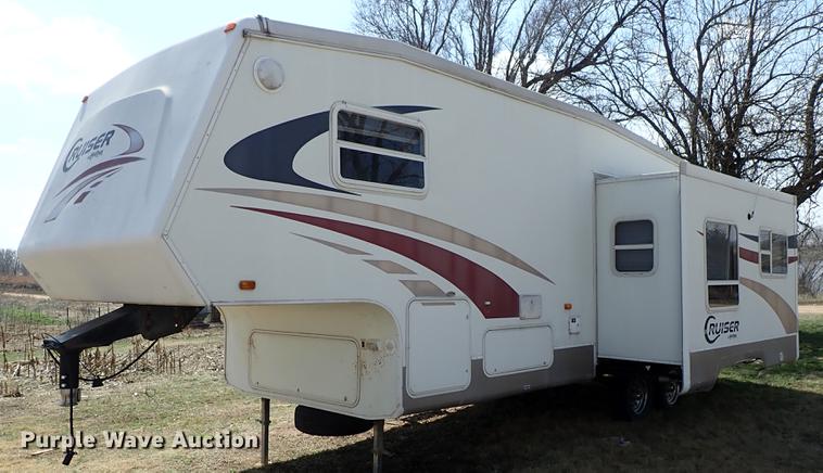 image for item DF8852 2005 Cross Roads Cruiser camper