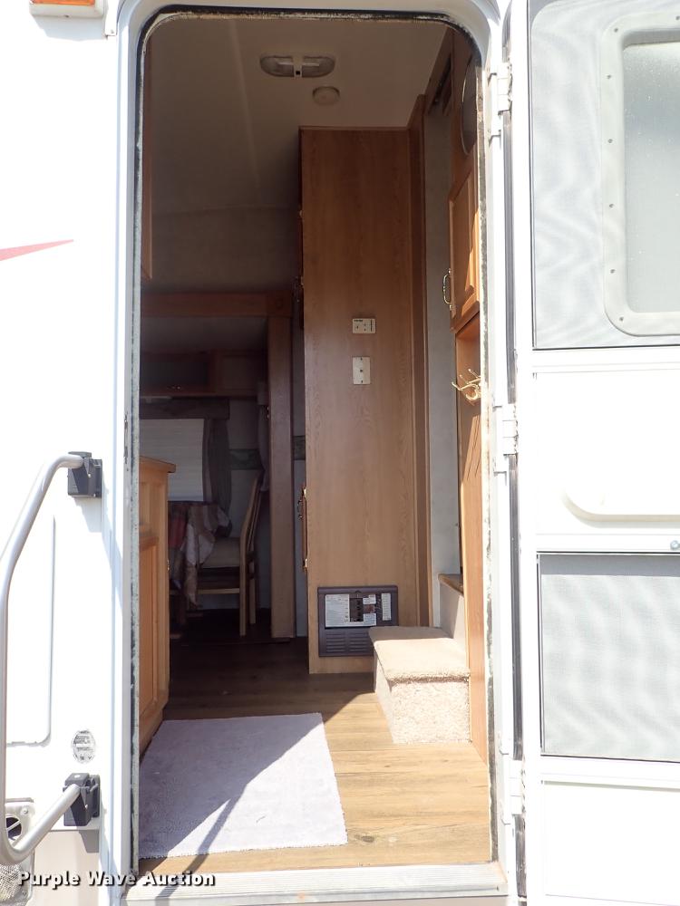 image for item DF8852 2005 Cross Roads Cruiser camper