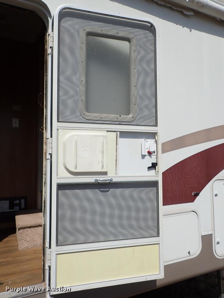 image for item DF8852 2005 Cross Roads Cruiser camper