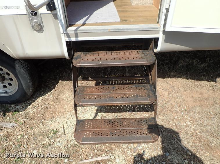 image for item DF8852 2005 Cross Roads Cruiser camper