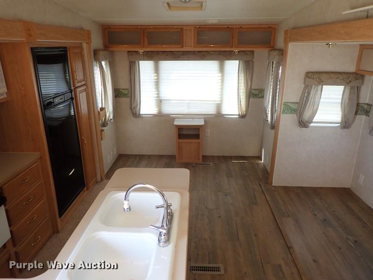 image for item DF8852 2005 Cross Roads Cruiser camper