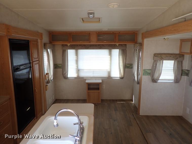 image for item DF8852 2005 Cross Roads Cruiser camper