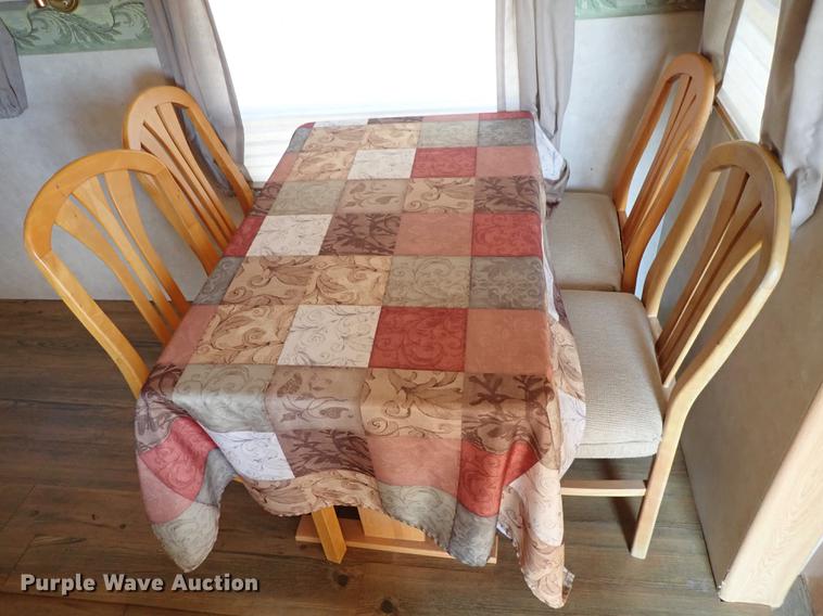 image for item DF8852 2005 Cross Roads Cruiser camper