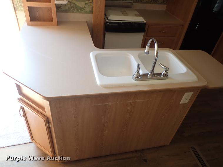 image for item DF8852 2005 Cross Roads Cruiser camper