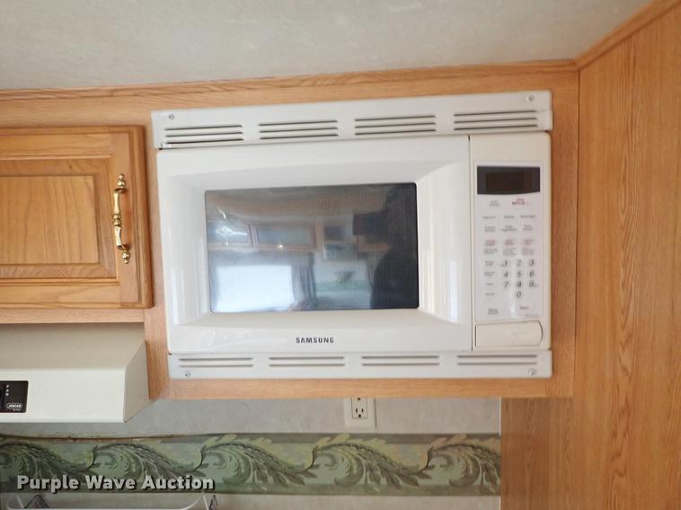 image for item DF8852 2005 Cross Roads Cruiser camper