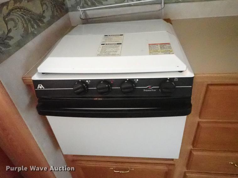 image for item DF8852 2005 Cross Roads Cruiser camper