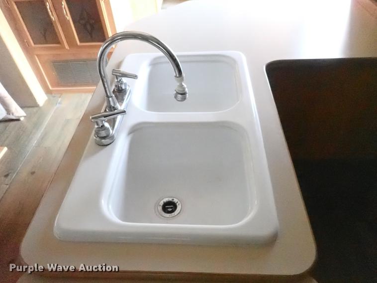 image for item DF8852 2005 Cross Roads Cruiser camper