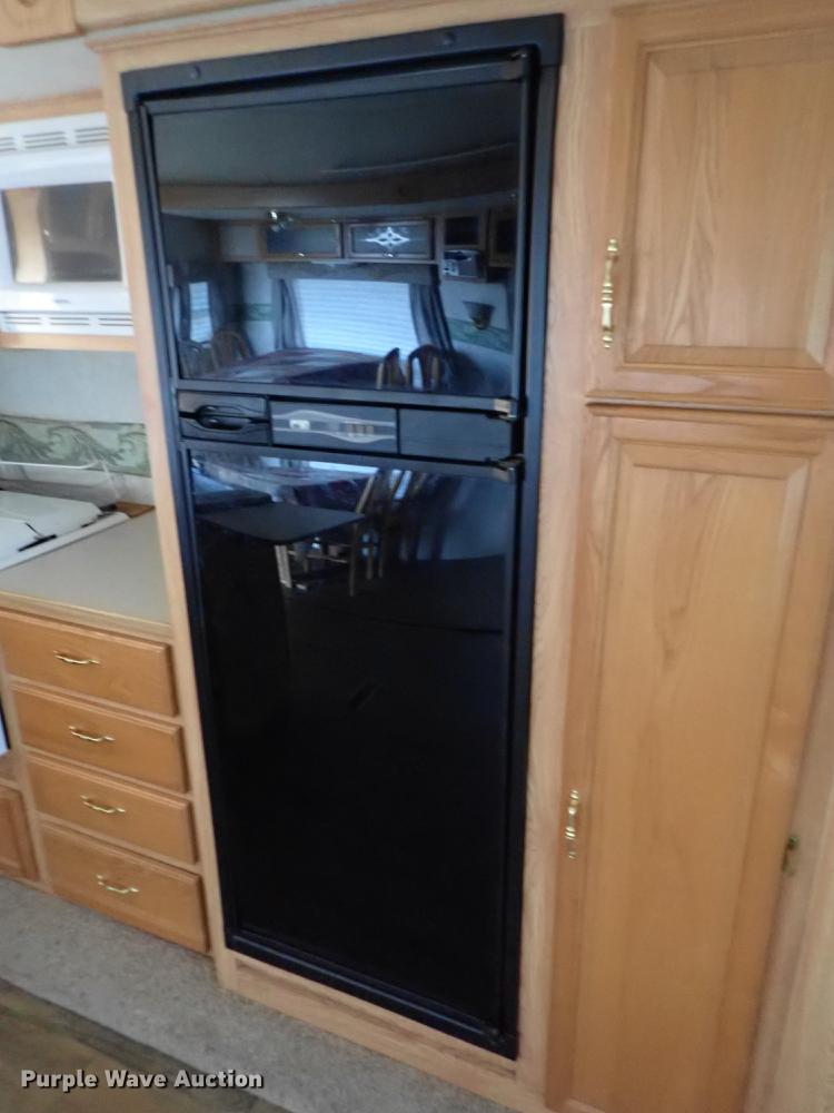 image for item DF8852 2005 Cross Roads Cruiser camper