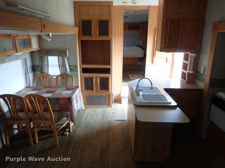 image for item DF8852 2005 Cross Roads Cruiser camper