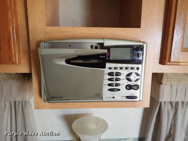 image for item DF8852 2005 Cross Roads Cruiser camper