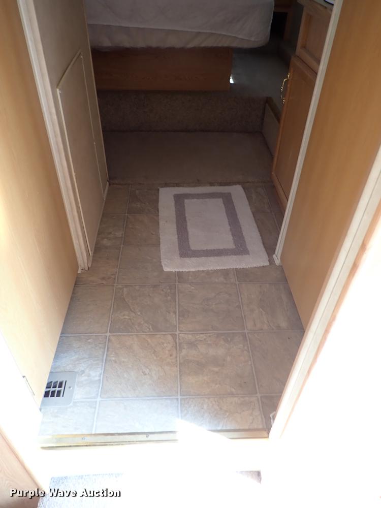 image for item DF8852 2005 Cross Roads Cruiser camper