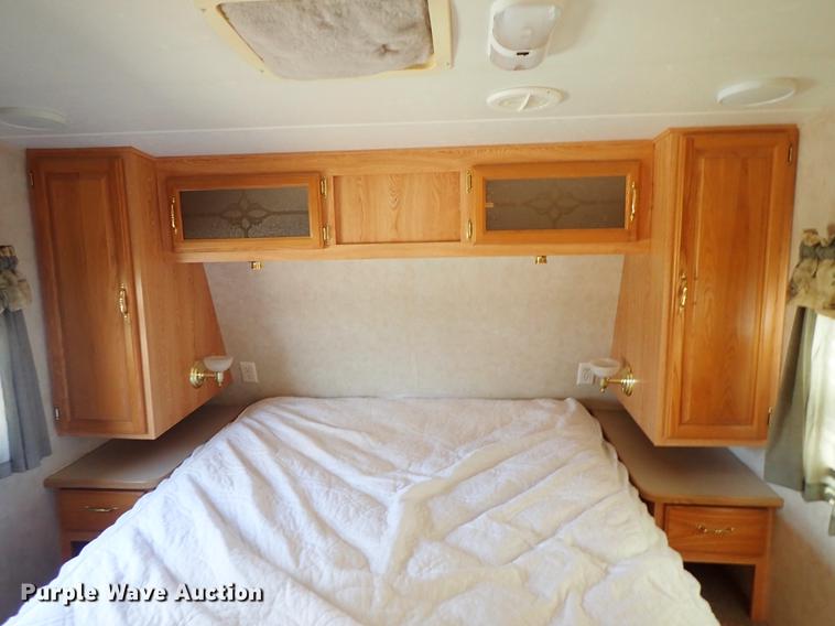 image for item DF8852 2005 Cross Roads Cruiser camper