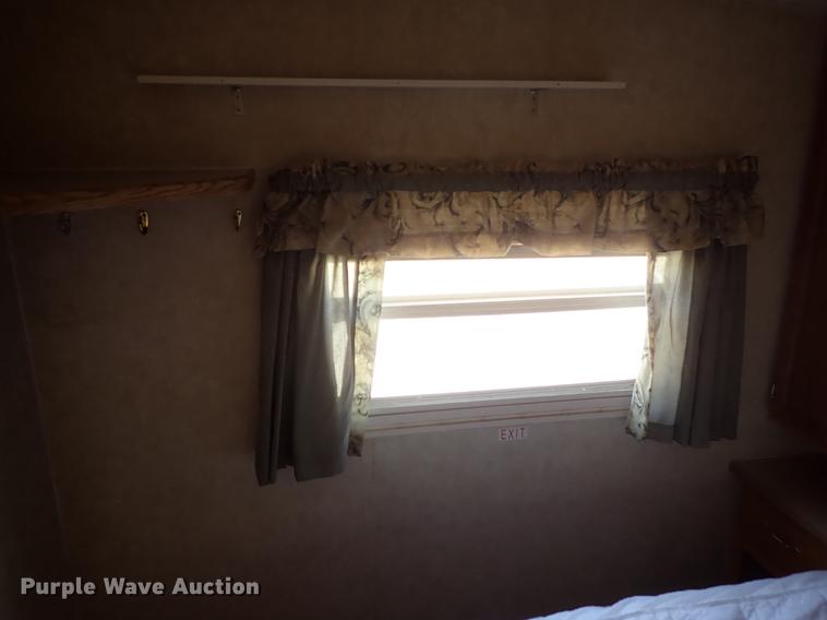 image for item DF8852 2005 Cross Roads Cruiser camper