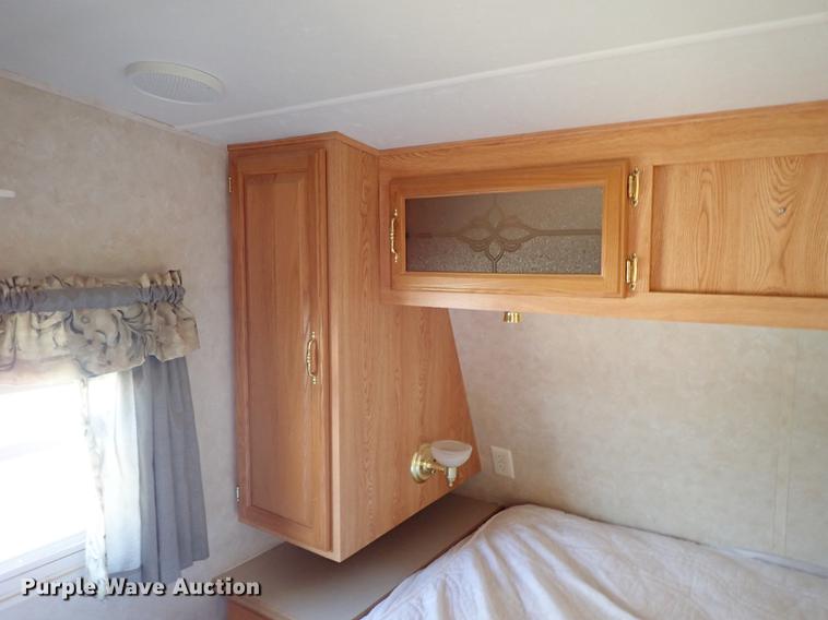 image for item DF8852 2005 Cross Roads Cruiser camper