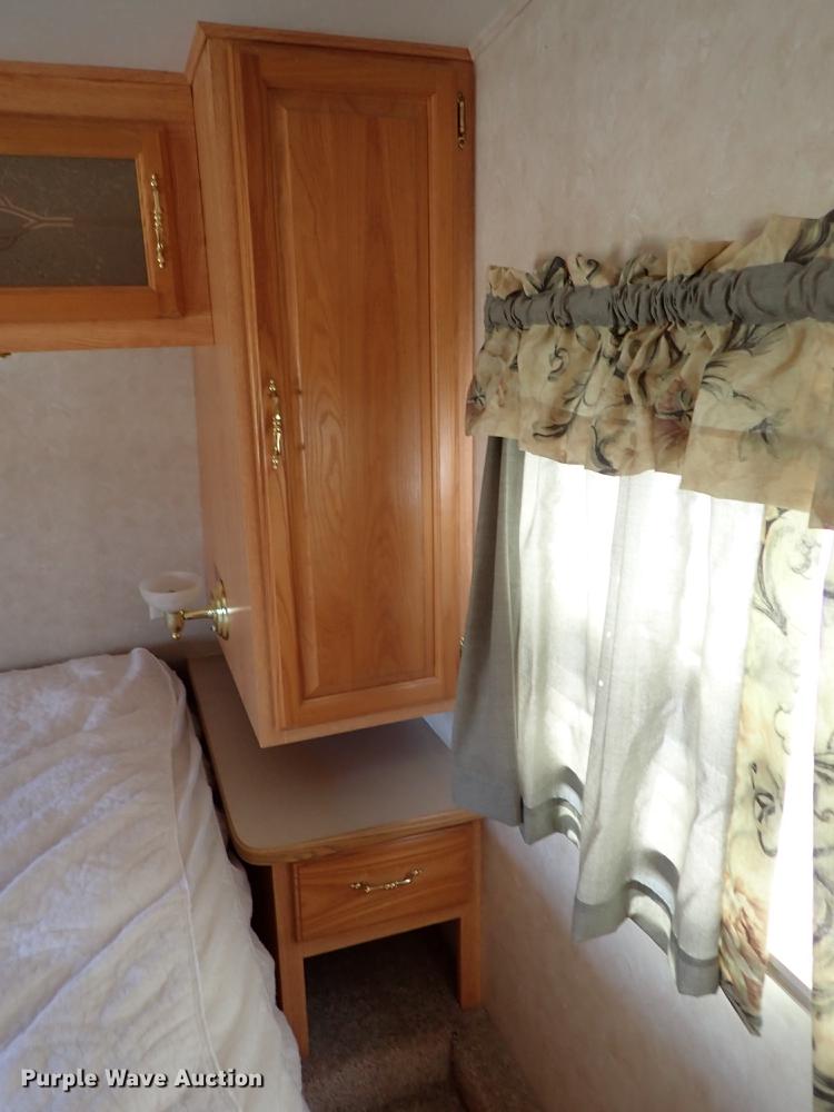 image for item DF8852 2005 Cross Roads Cruiser camper